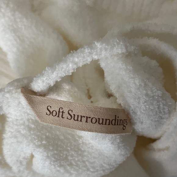 NEW Chenille Ruffled Robe - Picture 7 of 7